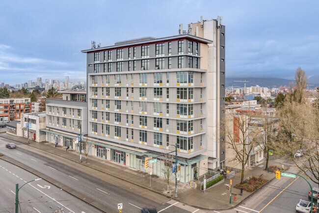 Plus de détails pour 651-691 Broadway, Vancouver, BC - Commerce de détail à louer