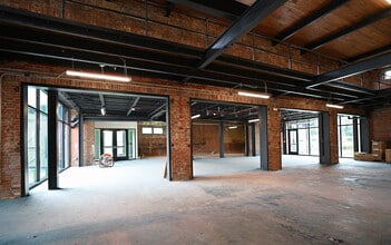1801 E Oliver St, Baltimore, MD for lease Interior Photo- Image 2 of 6