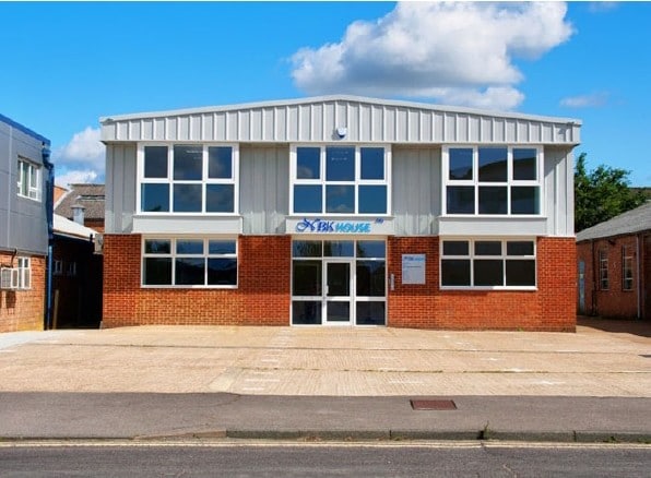 64a Victoria Rd, Burgess Hill à louer - Photo du bâtiment - Image 2 de 2