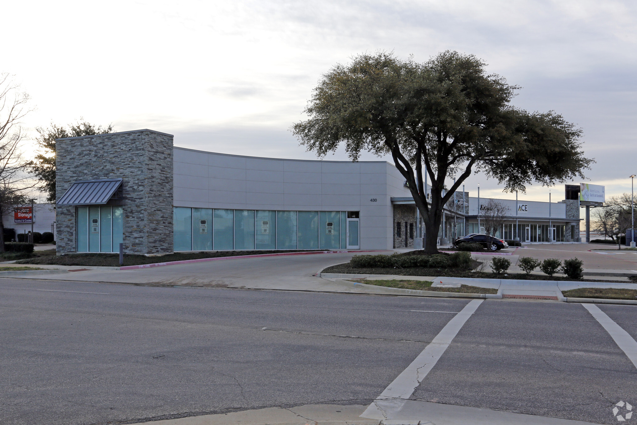 426-428 E Lamar Blvd, Arlington, TX for lease Building Photo- Image 1 of 4