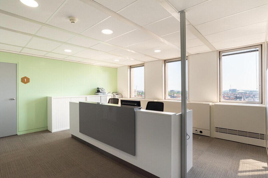 20 Place Des Halles, Strasbourg for lease - Interior Photo - Image 3 of 23