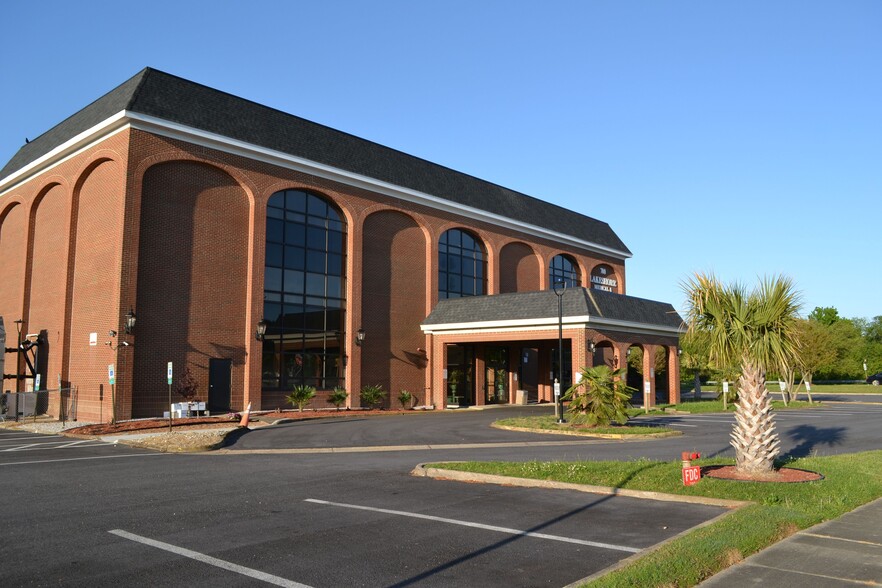 700 Independence Cir, Virginia Beach, VA for lease - Building Photo - Image 2 of 14