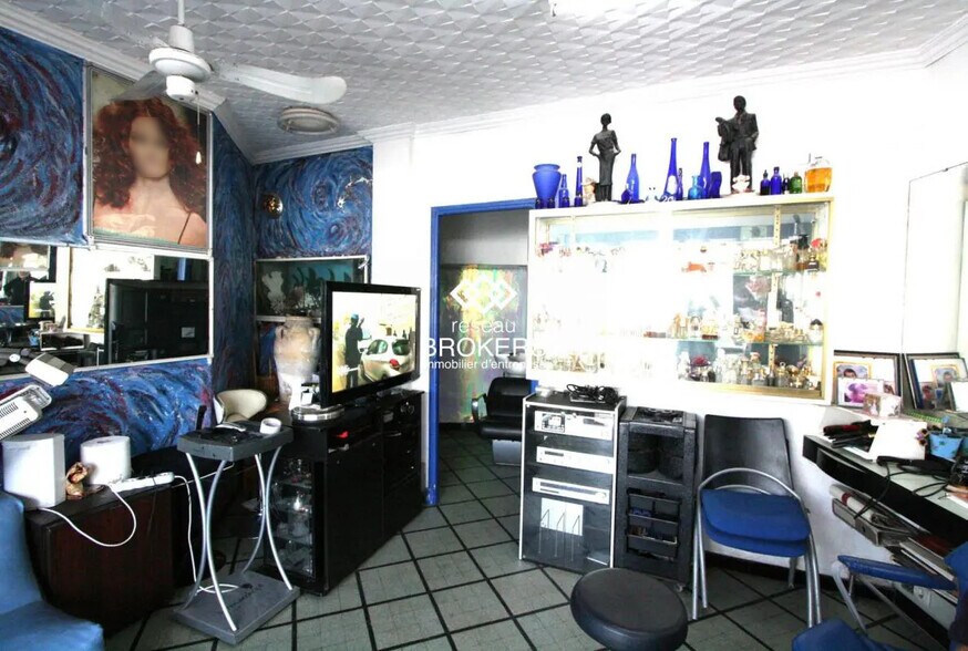 Multifamily in Marseille for sale - Interior Photo - Image 2 of 3