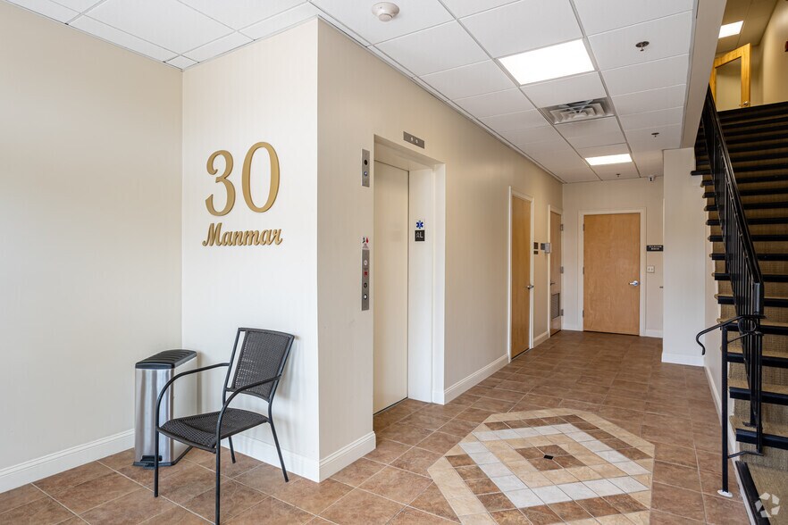 30 Man Mar Dr, Plainville, MA à louer - Hall d’entrée - Image 2 de 13