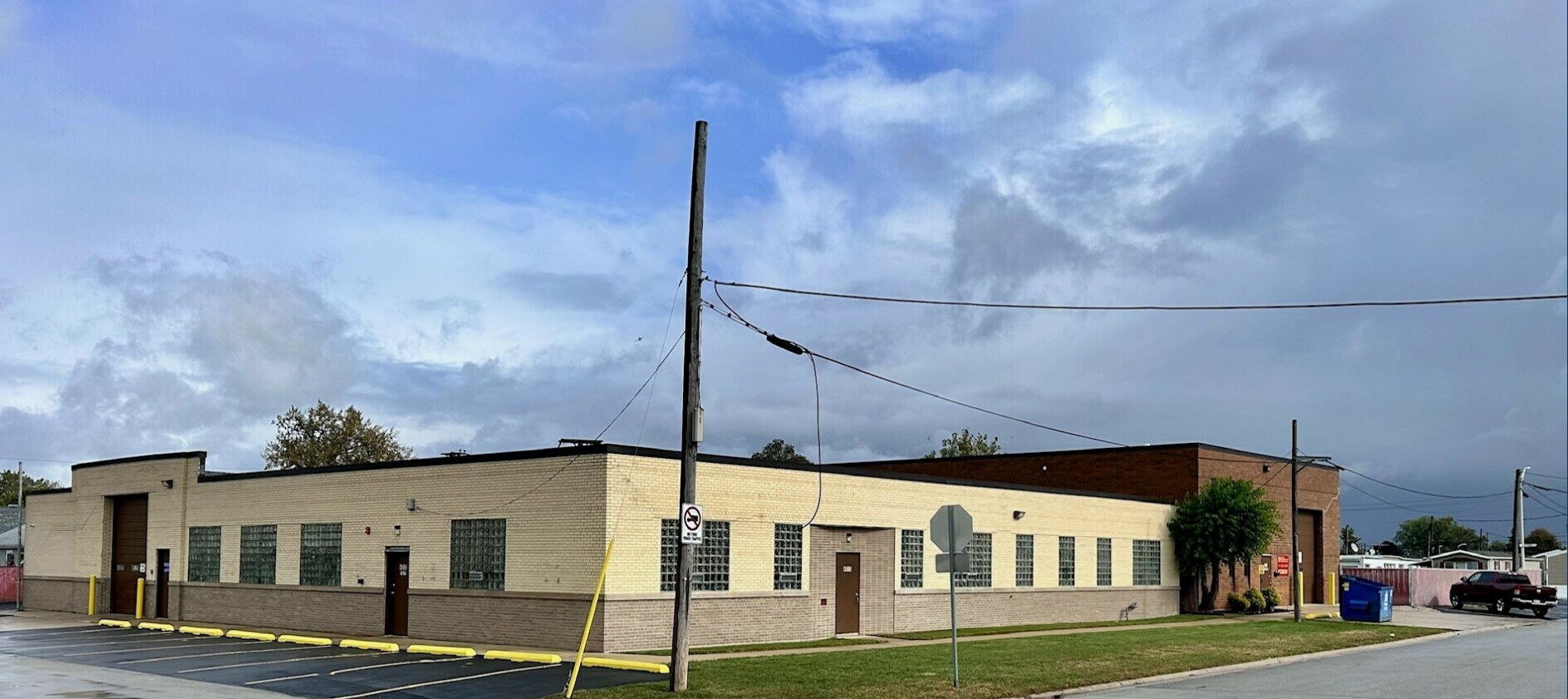 4911-4919 Division St Portfolio portfolio of 2 properties for sale on LoopNet.ca Building Photo- Image 1 of 15