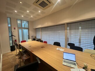 Plus de détails pour Multi-résidentiel à vendre