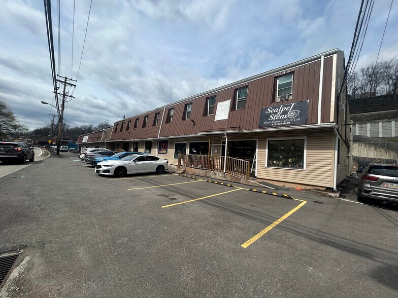 2544-2546 Library Rd, Pittsburgh, PA à vendre - Photo du bâtiment - Image 3 de 18