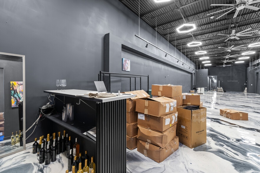 2052 NW Miami Ct, Miami, FL for lease - Building Photo - Image 3 of 9