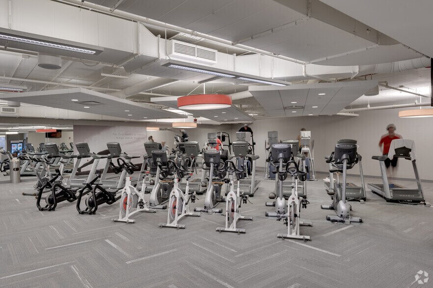 1701 Golf Rd, Rolling Meadows, IL à louer - Photo intérieure - Image 3 de 38