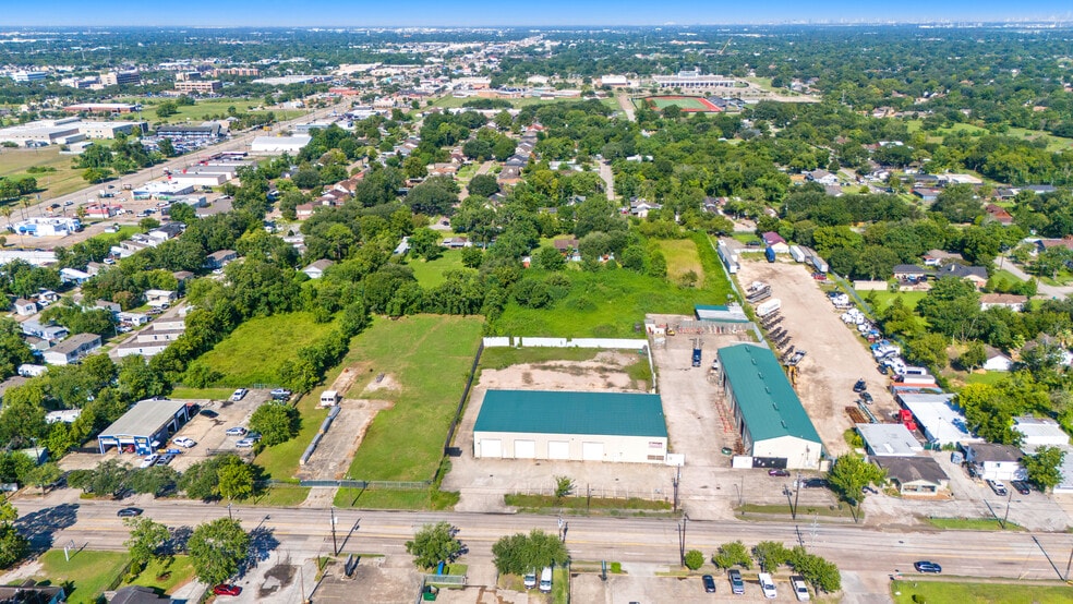 2950 Preston Ave, Pasadena, TX for lease - Building Photo - Image 1 of 11