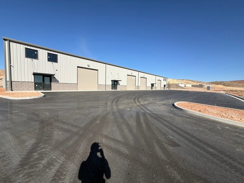 41 Smelter Dr, Washington, UT for lease - Building Photo - Image 2 of 19