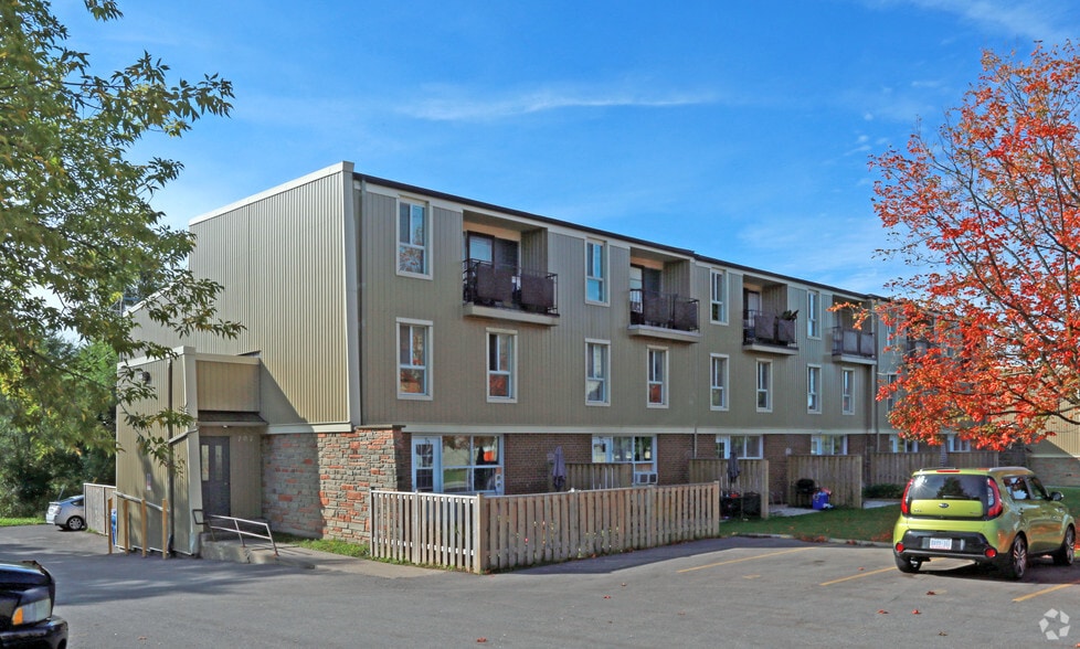 Ontario East Portfolio portefeuille de 6 propriétés à vendre sur LoopNet.ca - Photo principale - Image 2 de 6