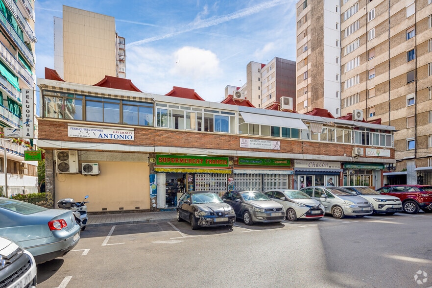 Commerce de détail dans L'Hospitalet de Llobregat, Barcelona à vendre - Photo du bâtiment - Image 2 de 4