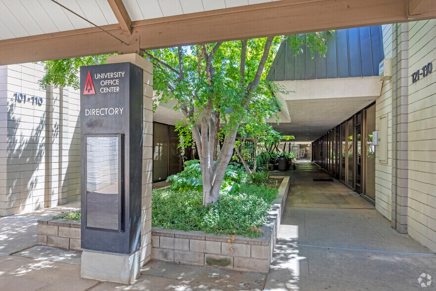 1625 E Shaw Ave, Fresno, CA à louer - Photo du bâtiment - Image 3 de 7