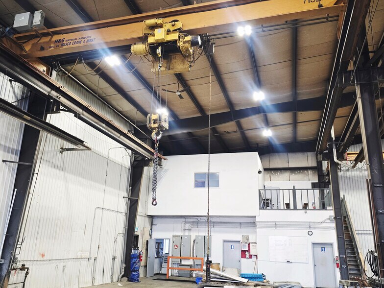 9217 27th Ave NW, Edmonton, AB à louer - Photo du bâtiment - Image 3 de 9