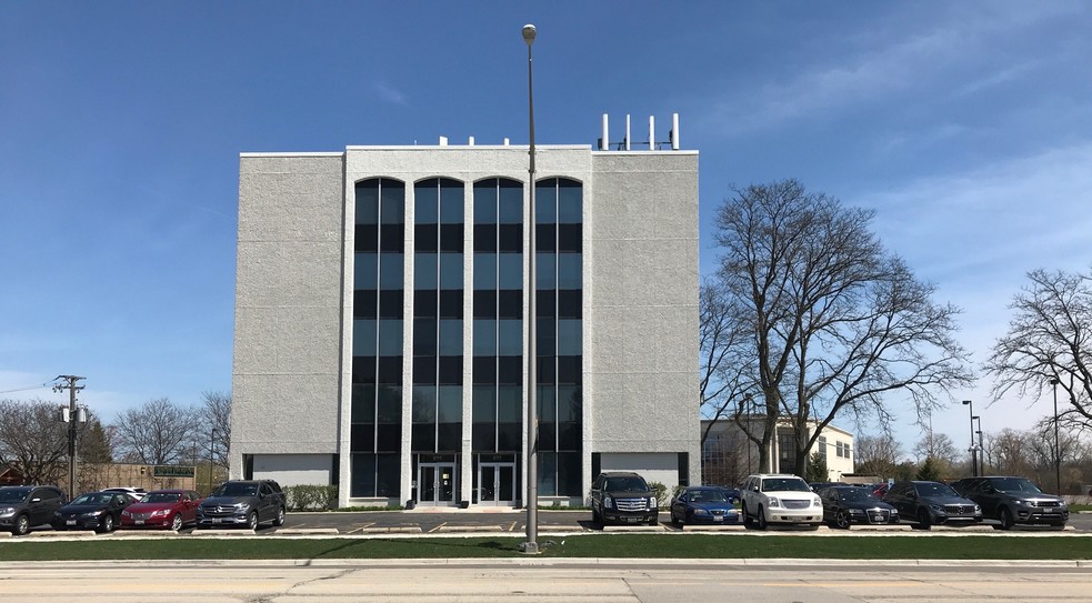 899 Skokie Blvd, Northbrook, IL for lease - Building Photo - Image 1 of 7