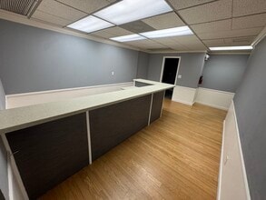 1995 E Oakland Park Blvd, Fort Lauderdale, FL à louer Photo intérieure- Image 1 de 46