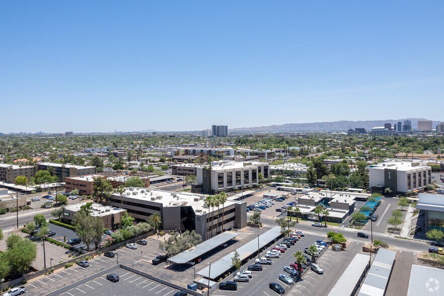 77 E Thomas Rd, Phoenix, AZ à louer - Aérien - Image 3 de 3