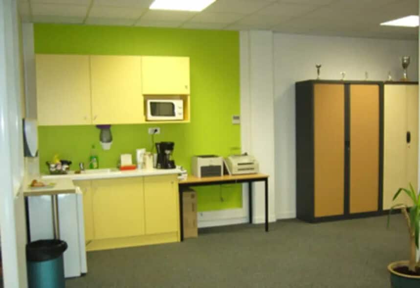 Office in Bron for lease - Interior Photo - Image 2 of 5