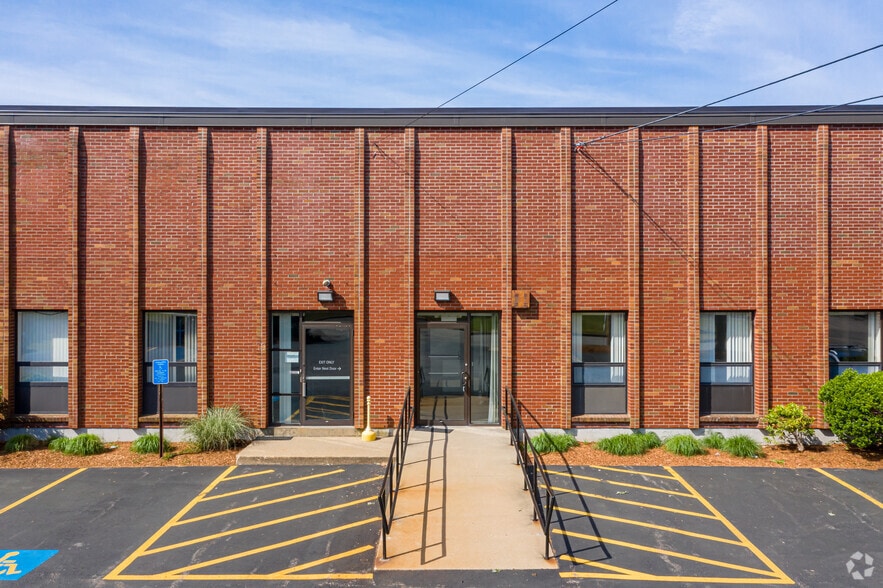 110 Shawmut Rd, Canton, MA for lease - Building Photo - Image 3 of 6