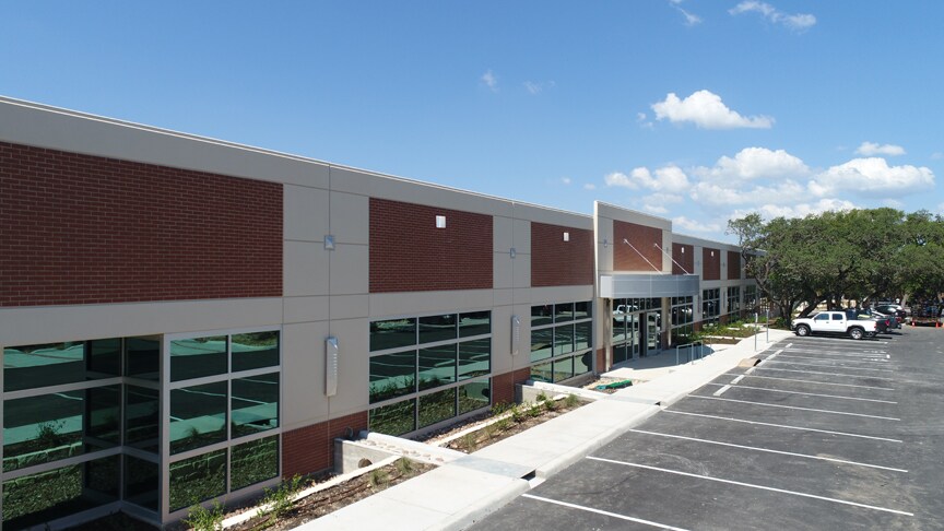 12447 Network Blvd, San Antonio, TX à louer - Photo du bâtiment - Image 1 de 28