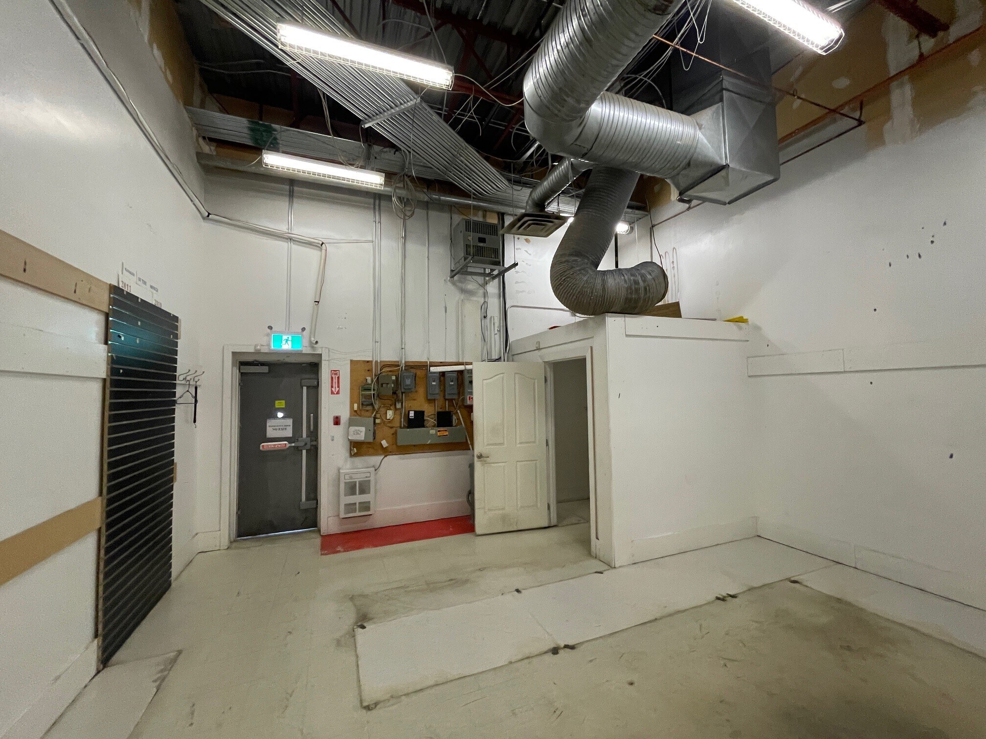 300 Confederation Dr, Saskatoon, SK à louer Photo du bâtiment- Image 1 de 4