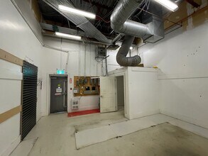 300 Confederation Dr, Saskatoon, SK à louer Photo du bâtiment- Image 1 de 4