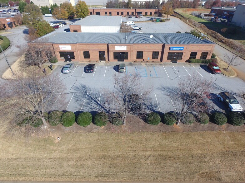 18 Brozzini Ct, Greenville, SC à louer - Photo du bâtiment - Image 2 de 35