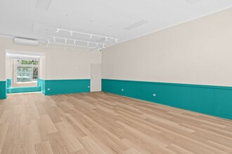 374 Bridge Rd, Richmond for lease Interior Photo- Image 2 of 6