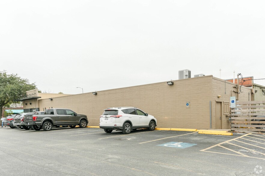 225 W 19th St, Houston, TX à louer - Photo du bâtiment - Image 2 de 3