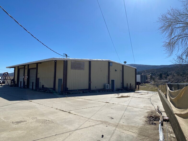 8822 Elizabeth Lake Rd, Leona Valley, CA à vendre - Photo du bâtiment - Image 2 de 33