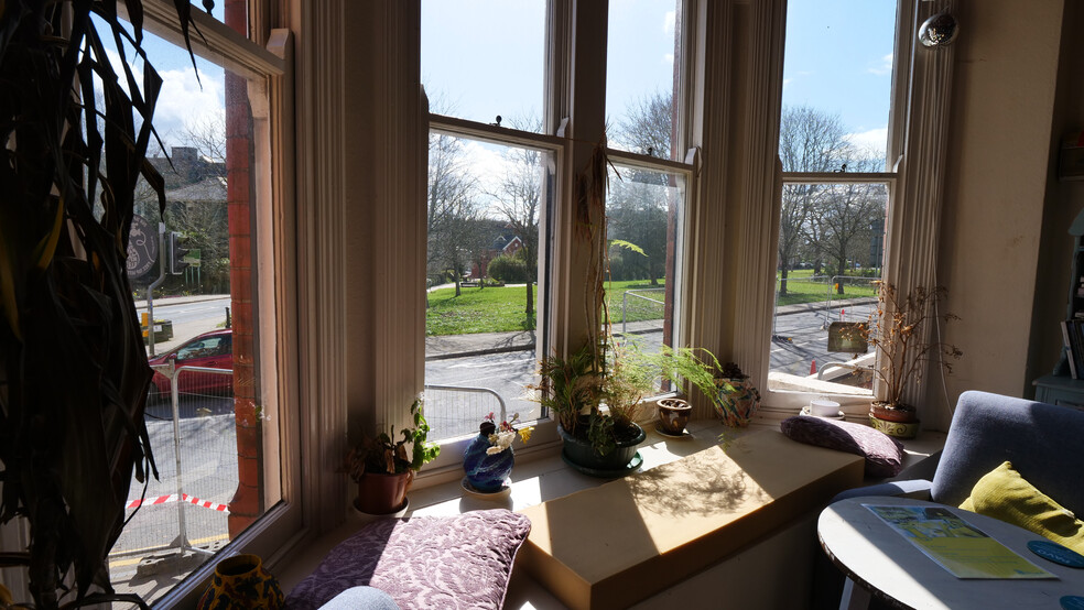 South Crescent, Llandrindod Wells for sale - Interior Photo - Image 2 of 8