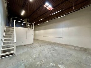 104-142 S Collins St, Arlington, TX for lease Interior Photo- Image 2 of 10