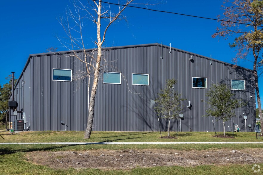1014 Lizzie Ln, Tomball, TX à louer - Photo du bâtiment - Image 3 de 7