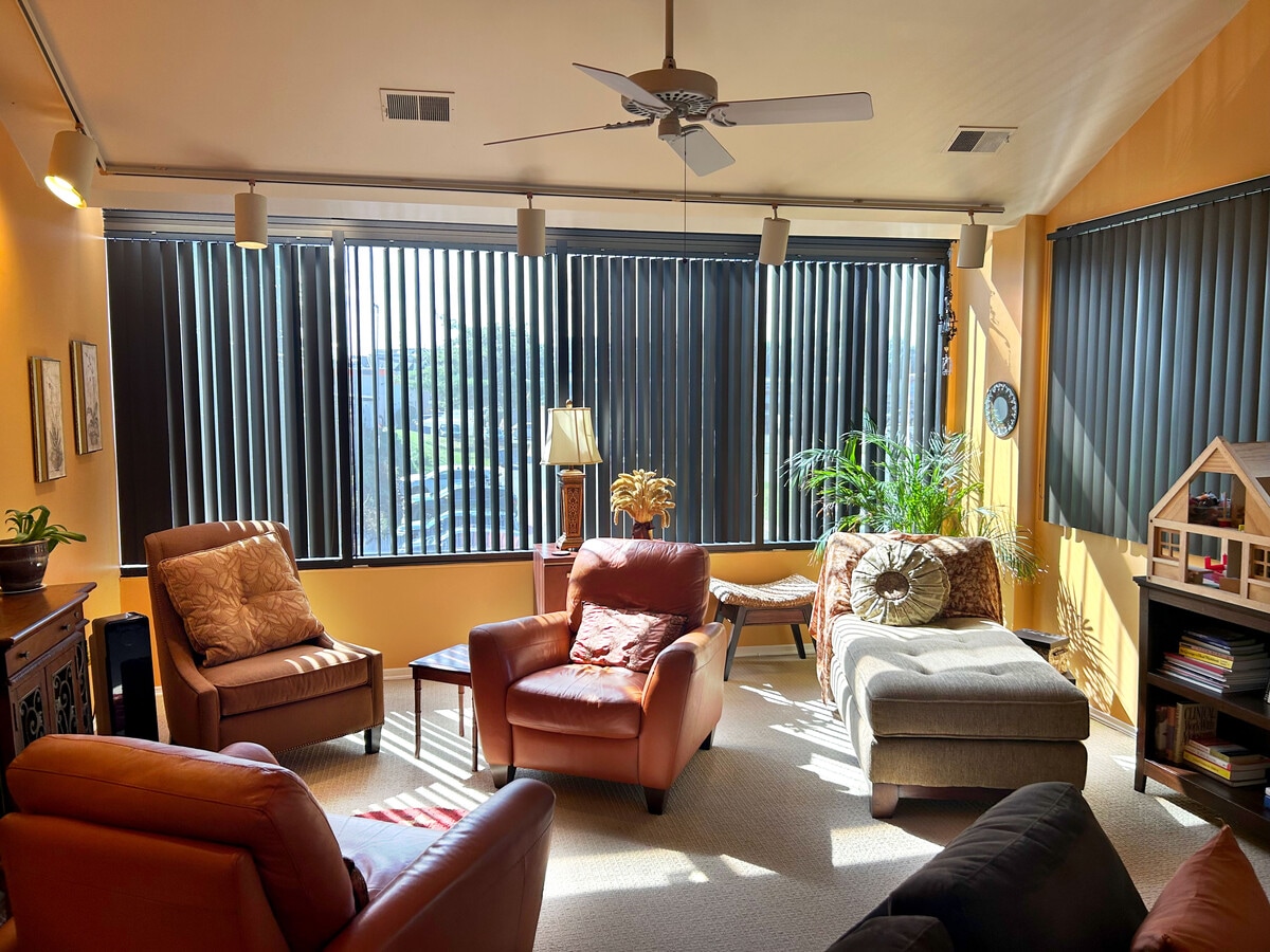 3821-3859 Farragut Ave, Kensington, MD 20895 - Unit 13 - - Interior Photo - Image 2 of 9