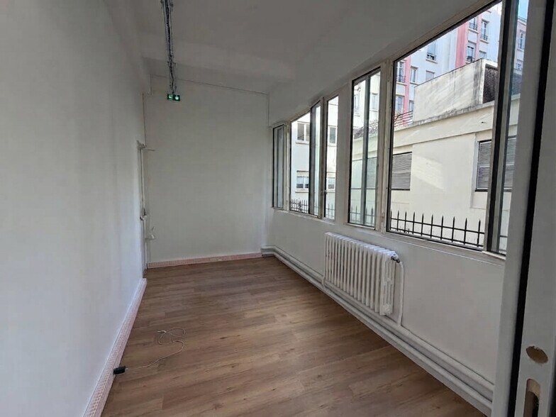 10 Rue Des Bluets, Paris for lease - Building Photo - Image 3 of 3