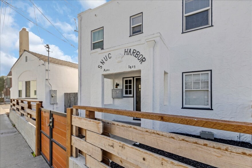 Del Monte Property Portfolio - 13 Units portfolio of 4 properties for sale on LoopNet.ca - Building Photo - Image 2 of 14