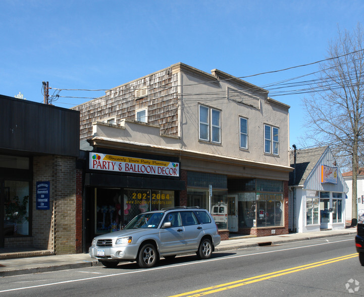 10-12 Main St, Kings Park, NY à vendre - Photo principale - Image 1 de 1