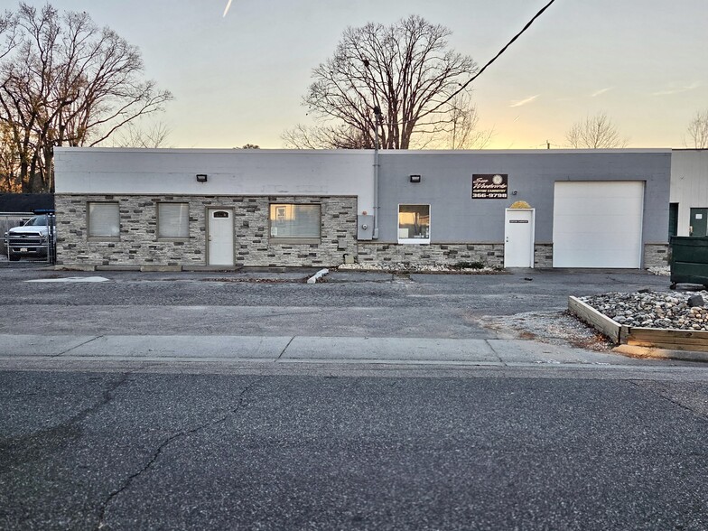 1911 Sparrow Rd, Chesapeake, VA for lease - Building Photo - Image 1 of 4