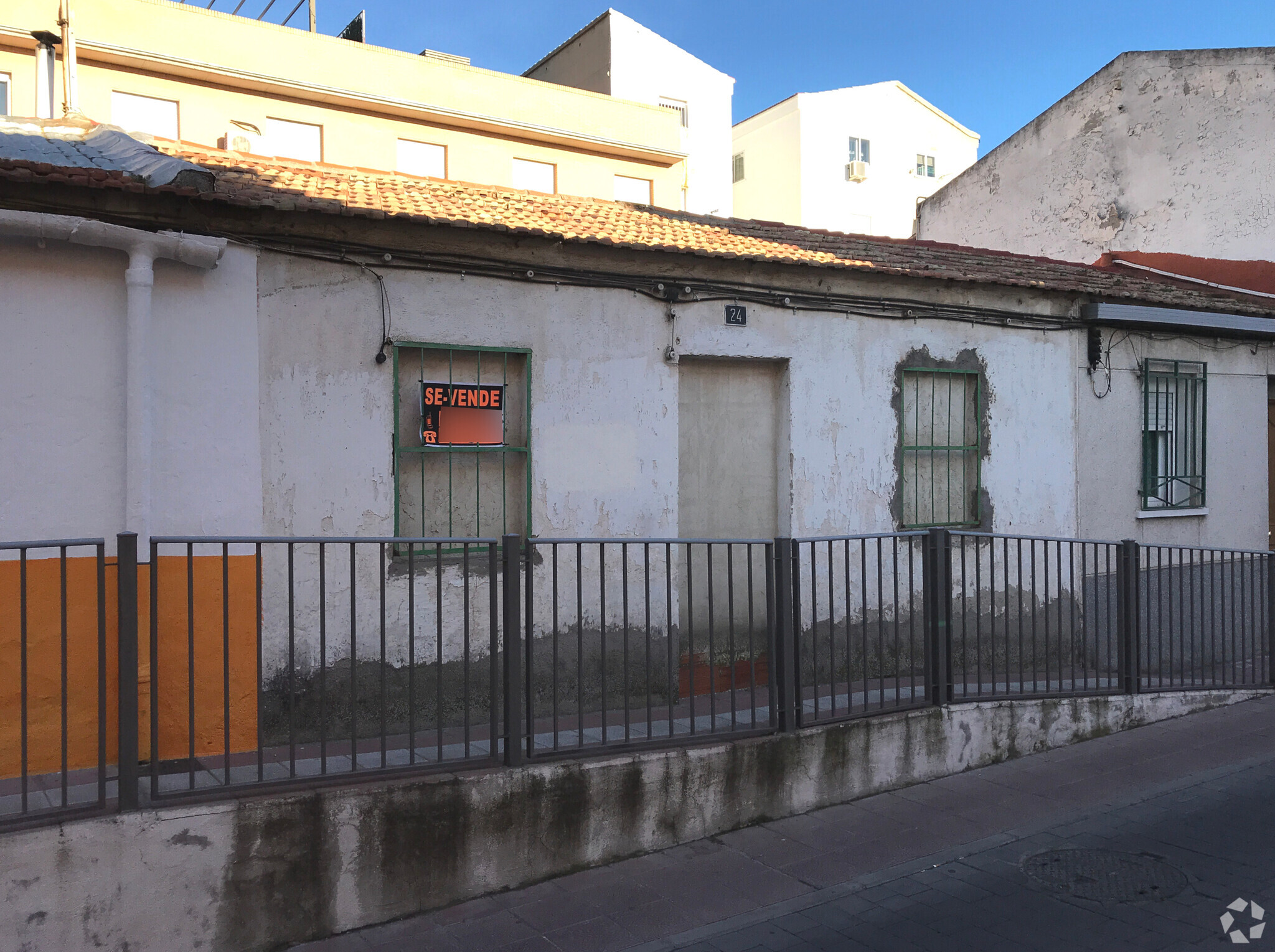 Calle Esperanza Abad, 24-26, San Sebastián De Los Reyes, Madrid for sale Primary Photo- Image 1 of 3