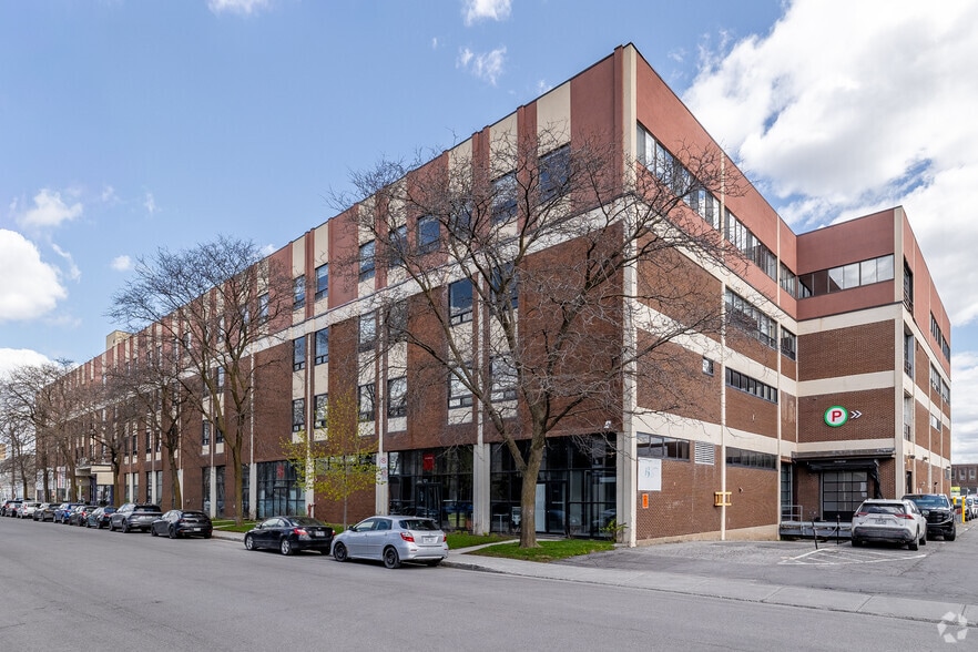 1350 Rue Mazurette, Montréal, QC à louer - Photo du bâtiment - Image 2 de 4