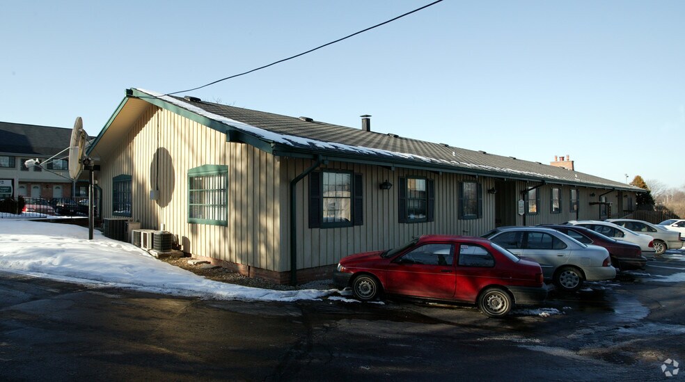 10045 W Lisbon Ave, Milwaukee, WI à vendre - Photo du bâtiment - Image 2 de 5