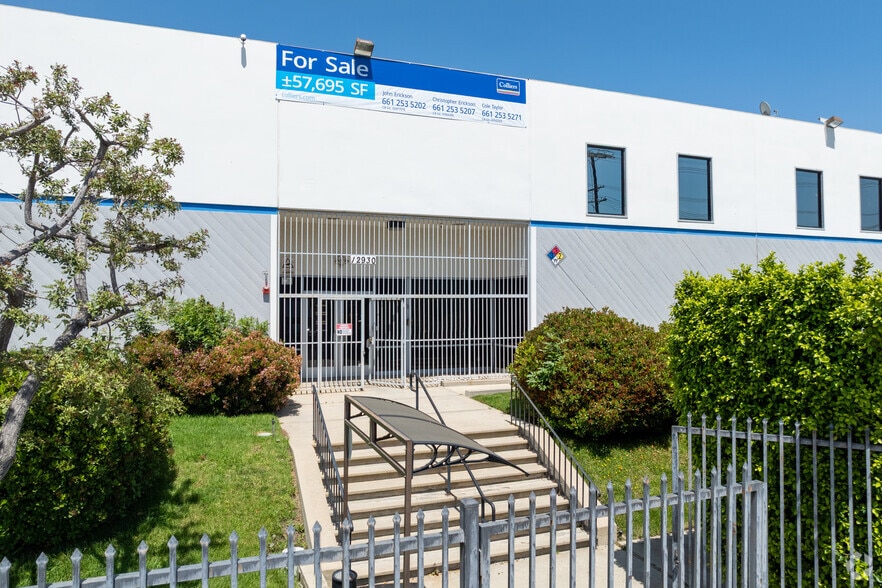 12930 Bradley Ave, Sylmar, CA for lease - Building Photo - Image 3 of 8