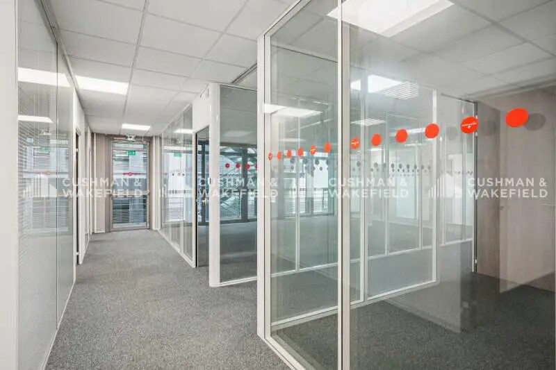 6 Boulevard Dubreuil, Orsay for lease - Interior Photo - Image 2 of 14