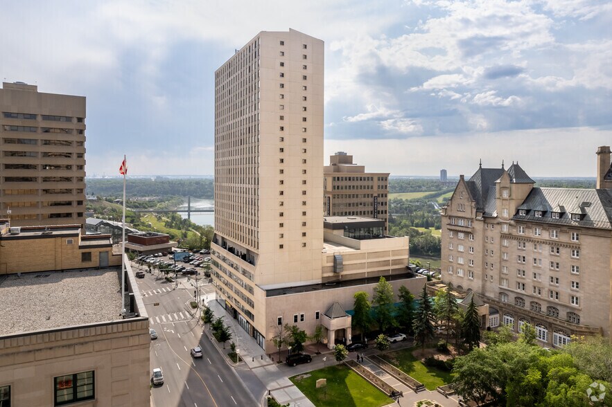 9925 Jasper Av, Edmonton, AB à louer - Photo du bâtiment - Image 2 de 26