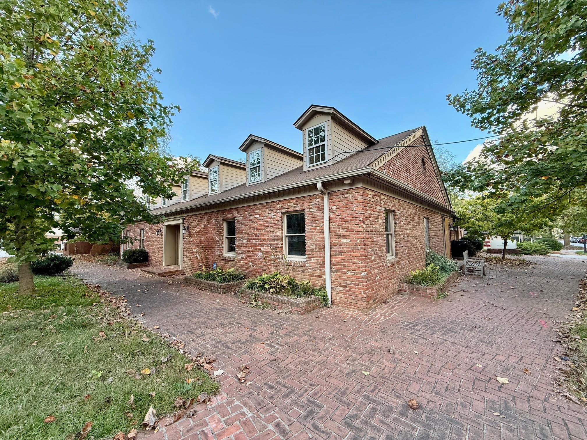 9 All Souls Cres, Asheville, NC à vendre Photo du bâtiment- Image 1 de 10