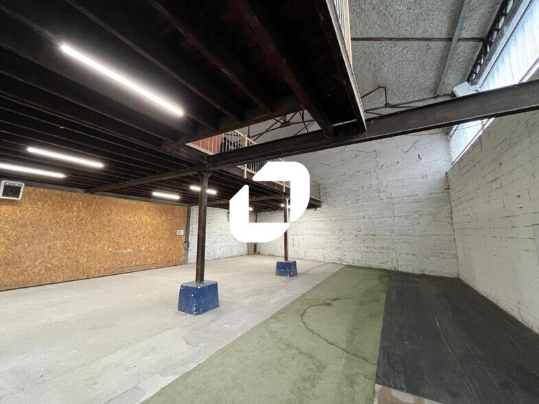 Flex in Lyon for lease - Building Photo - Image 3 of 22