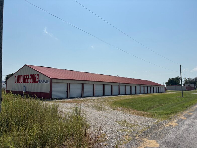 10225 Holy Cross Ln, Breese, IL for sale - Primary Photo - Image 1 of 3