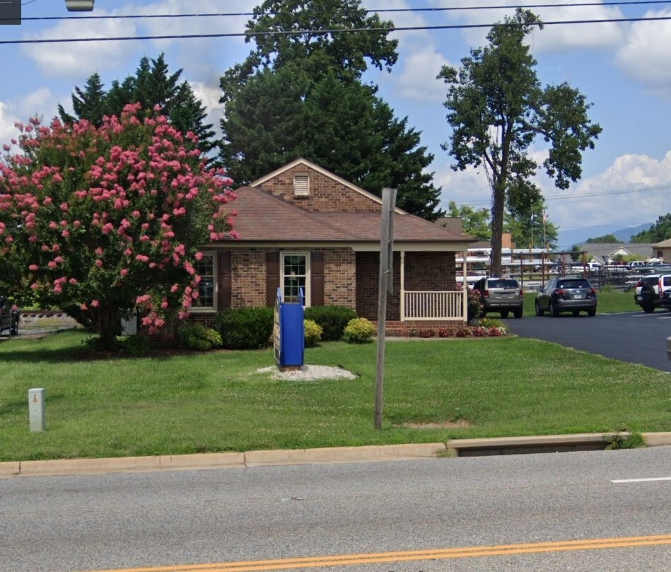 18042 Forest Rd, Forest, VA for sale Primary Photo- Image 1 of 1