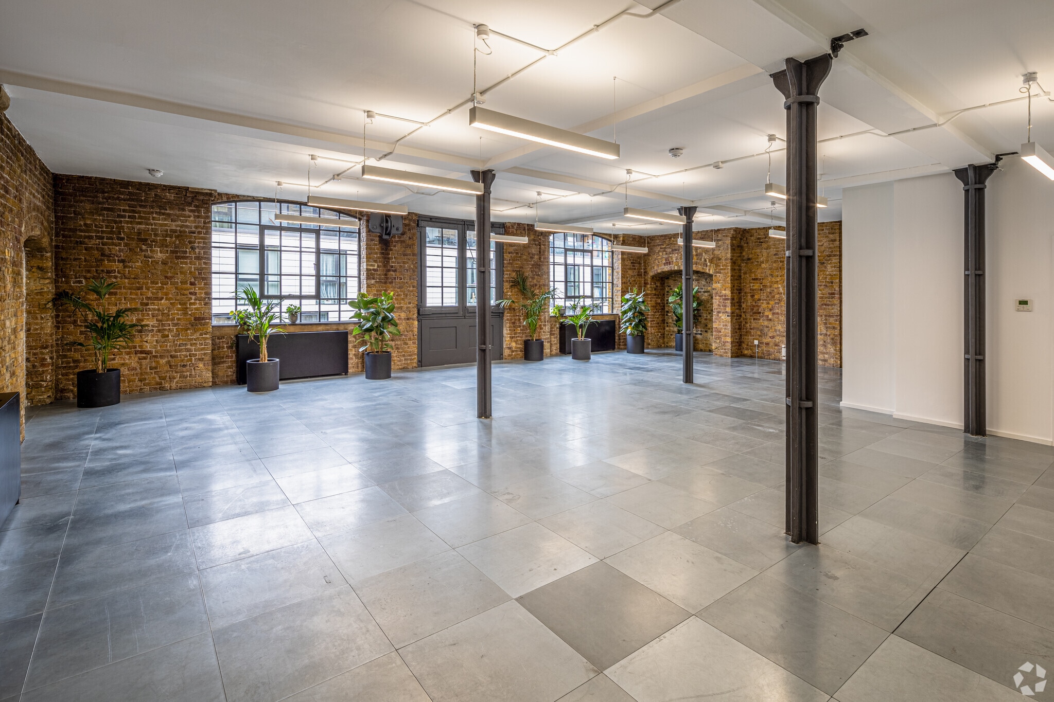 14 Gowers Walk, London for lease Interior Photo- Image 1 of 7